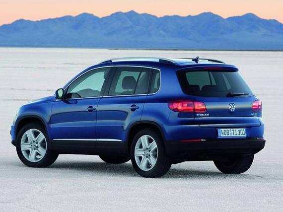 VOLKSWAGEN TIGUAN 2015 WVGAV7AX8FW510172 image