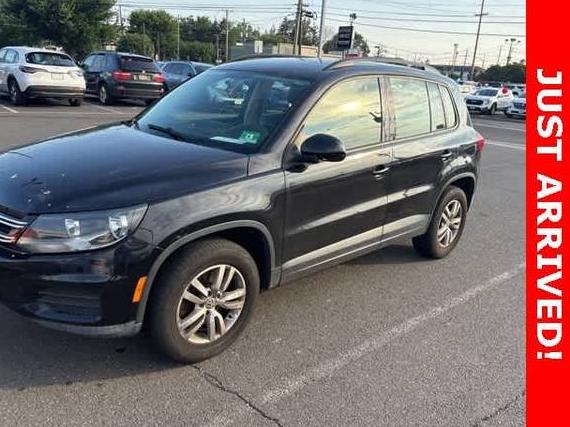 VOLKSWAGEN TIGUAN 2015 WVGBV7AX4FW552617 image