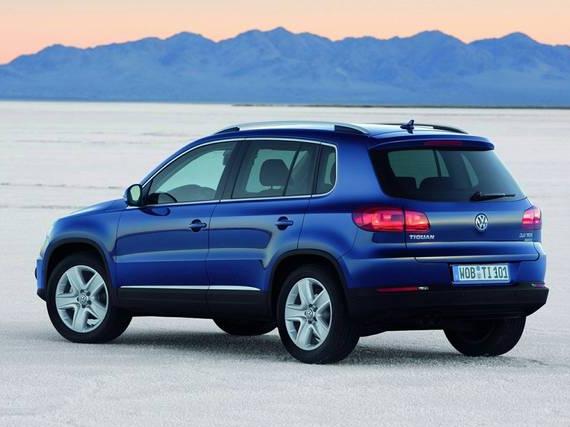 VOLKSWAGEN TIGUAN 2015 WVGAV7AX1FW553509 image