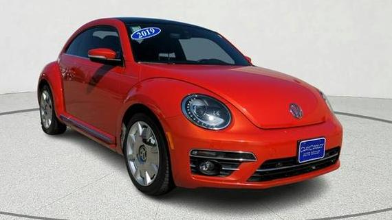 VOLKSWAGEN BEETLE 2019 3VWJD7AT1KM709902 image VOLKSWAGEN BEETLE 2019 3VWJD7AT1KM709902 image