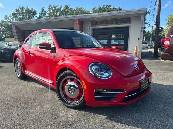 VOLKSWAGEN BEETLE 2018 3VWFD7AT1JM704834 image