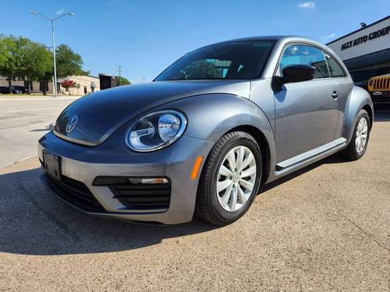 VOLKSWAGEN BEETLE 2018 3VWFD7AT6JM721211 image