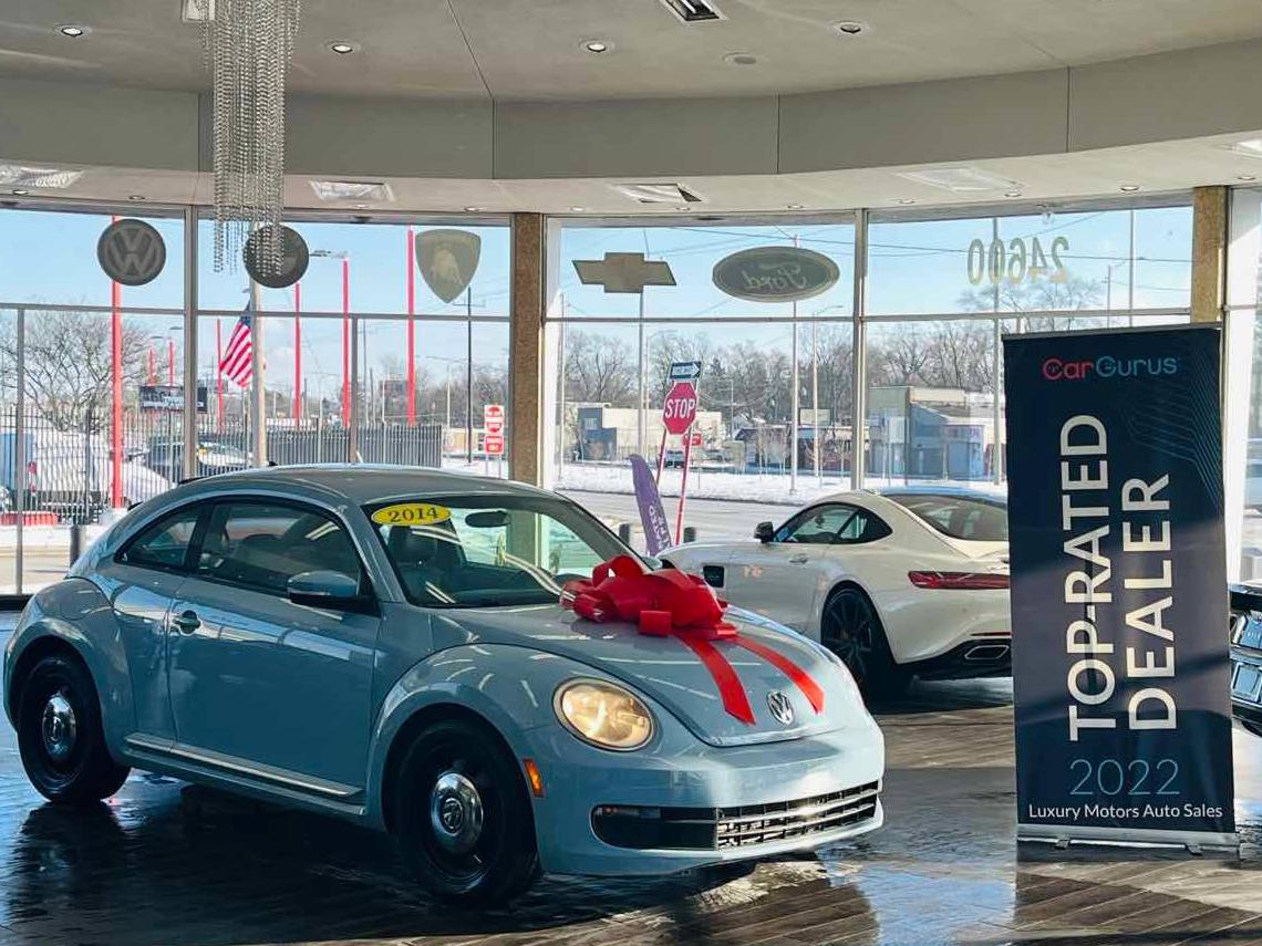 VOLKSWAGEN BEETLE 2014 3VWJ17AT5EM637017 image