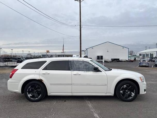 DODGE MAGNUM 2008 2D4FV37V18H232390 image