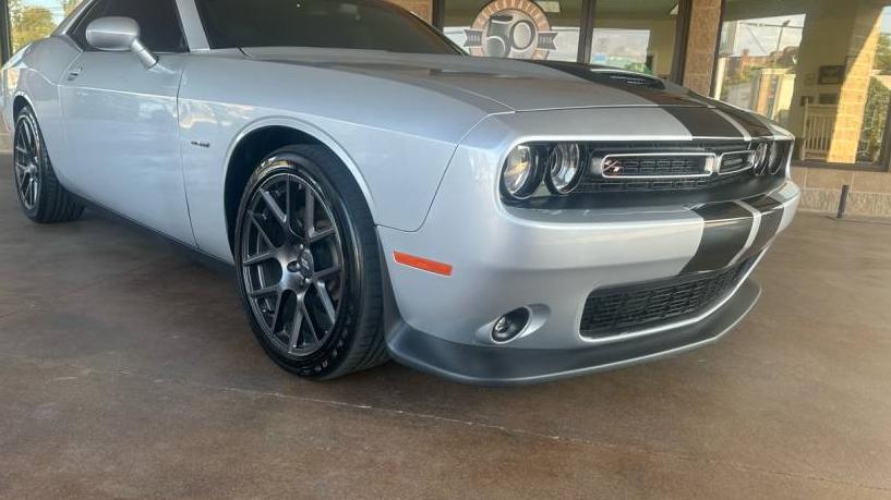 DODGE CHALLENGER 2019 2C3CDZBT1KH747722 image