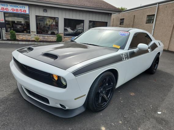 DODGE CHALLENGER 2018 2C3CDZBT6JH171267 image