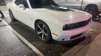 DODGE CHALLENGER 2015 2C3CDZAT8FH782829 image