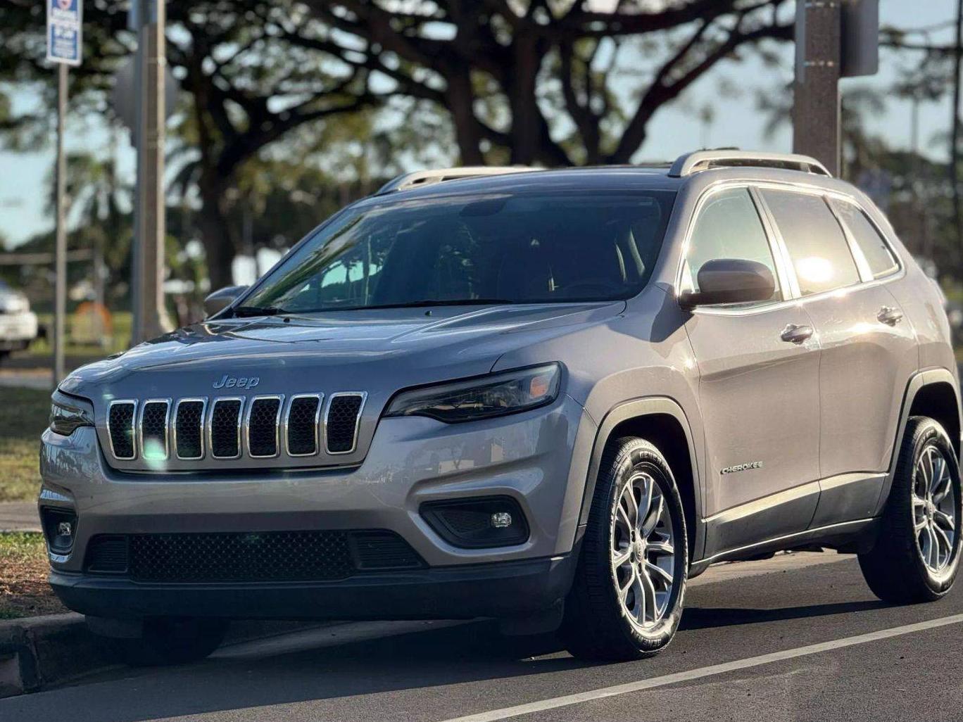 JEEP CHEROKEE 2019 1C4PJLLB0KD284784 image