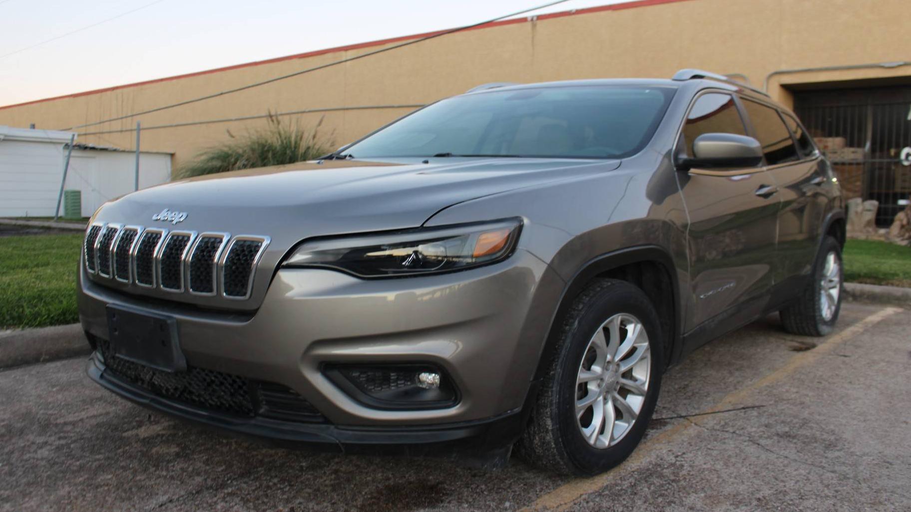 JEEP CHEROKEE 2019 1C4PJLCBXKD382303 image