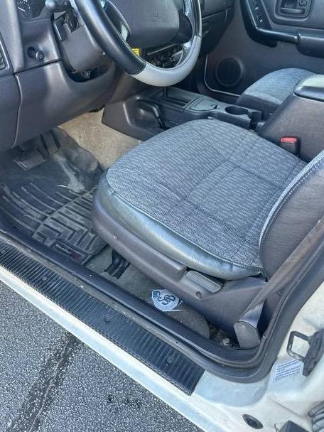 JEEP CHEROKEE 2001 1J4FF48S71L539490 image