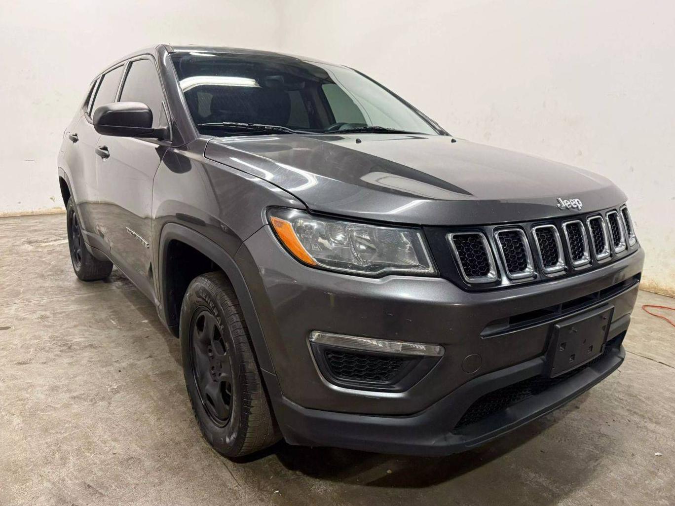 JEEP COMPASS 2018 3C4NJDAB9JT357692 image