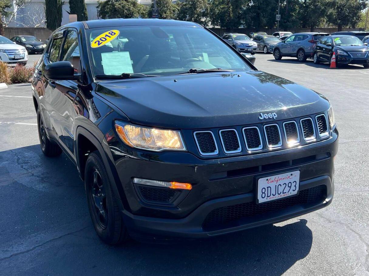 JEEP COMPASS 2018 3C4NJCAB0JT272038 image