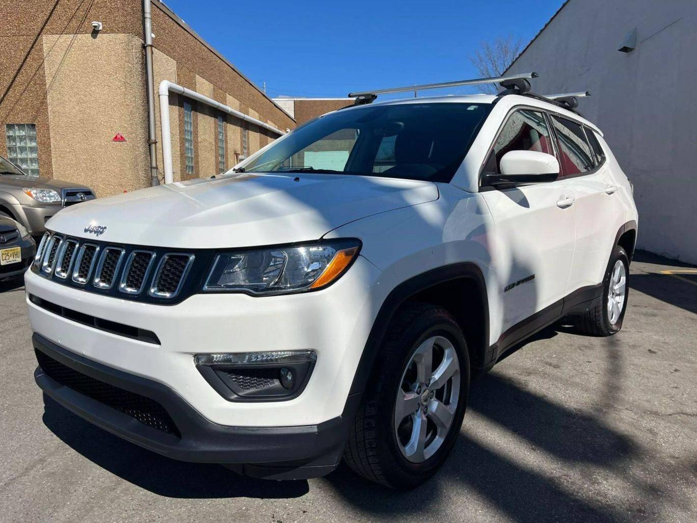 JEEP COMPASS 2018 3C4NJDBBXJT161131 image