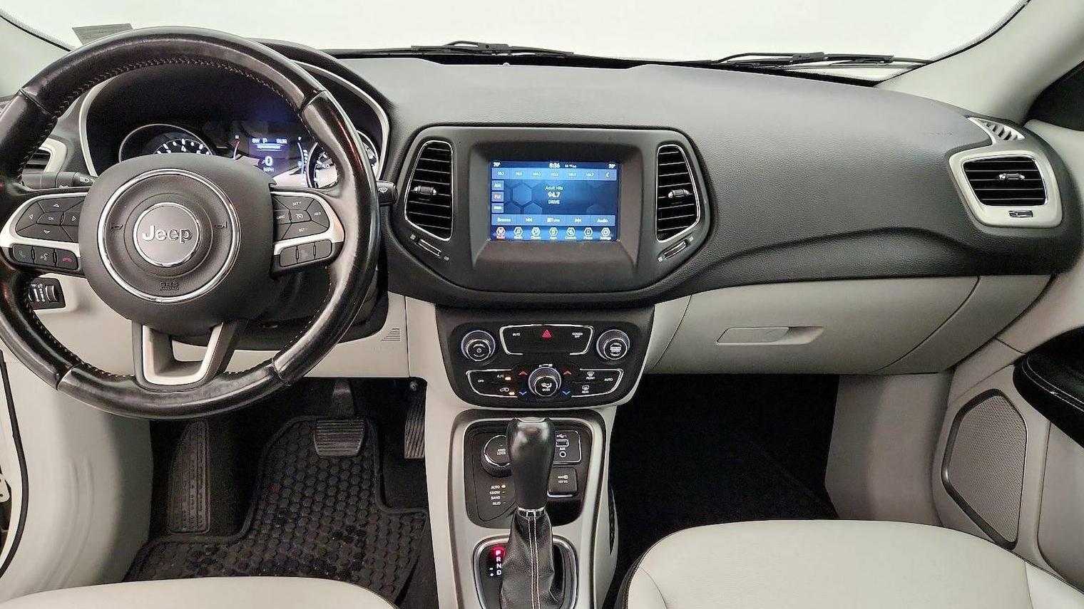 JEEP COMPASS 2020 3C4NJDBB2LT161076 image