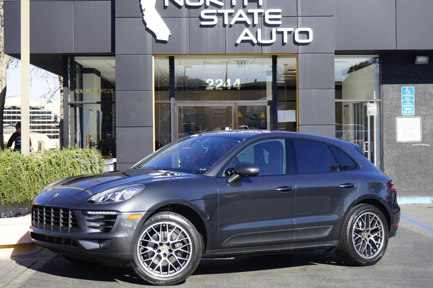 PORSCHE MACAN 2018 WP1AA2A53JLB14676 image