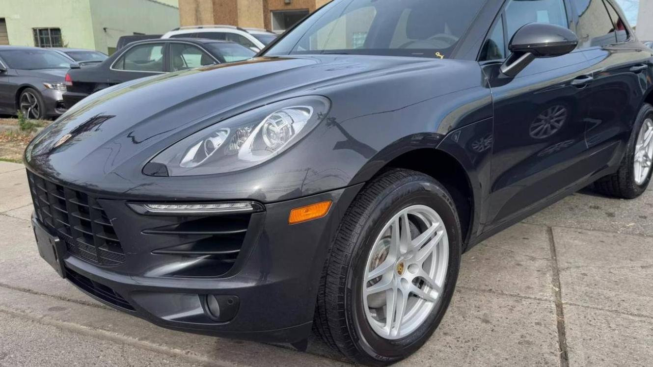 PORSCHE MACAN 2017 WP1AA2A57HLB08390 image