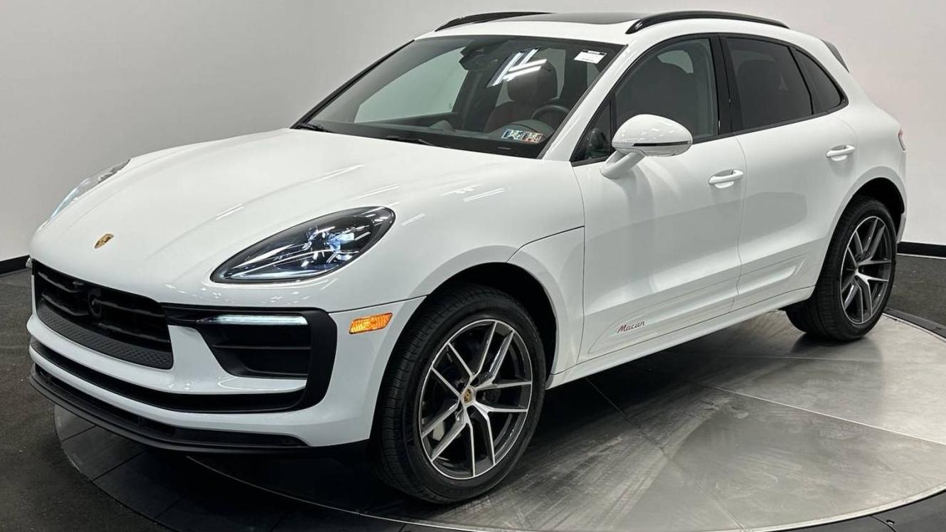 PORSCHE MACAN 2024 WP1AA2A57RLB18998 image