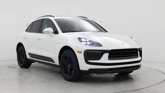 PORSCHE MACAN 2022 WP1AA2A52NLB10592 image