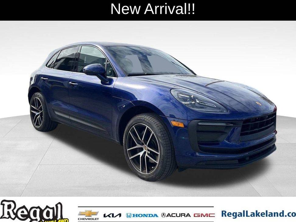 PORSCHE MACAN 2022 WP1AA2A55NLB08223 image