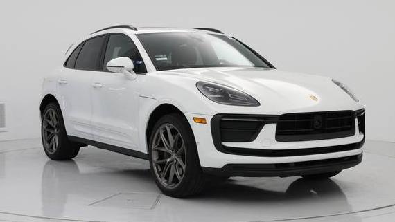 PORSCHE MACAN 2022 WP1AA2A5XNLB00358 image