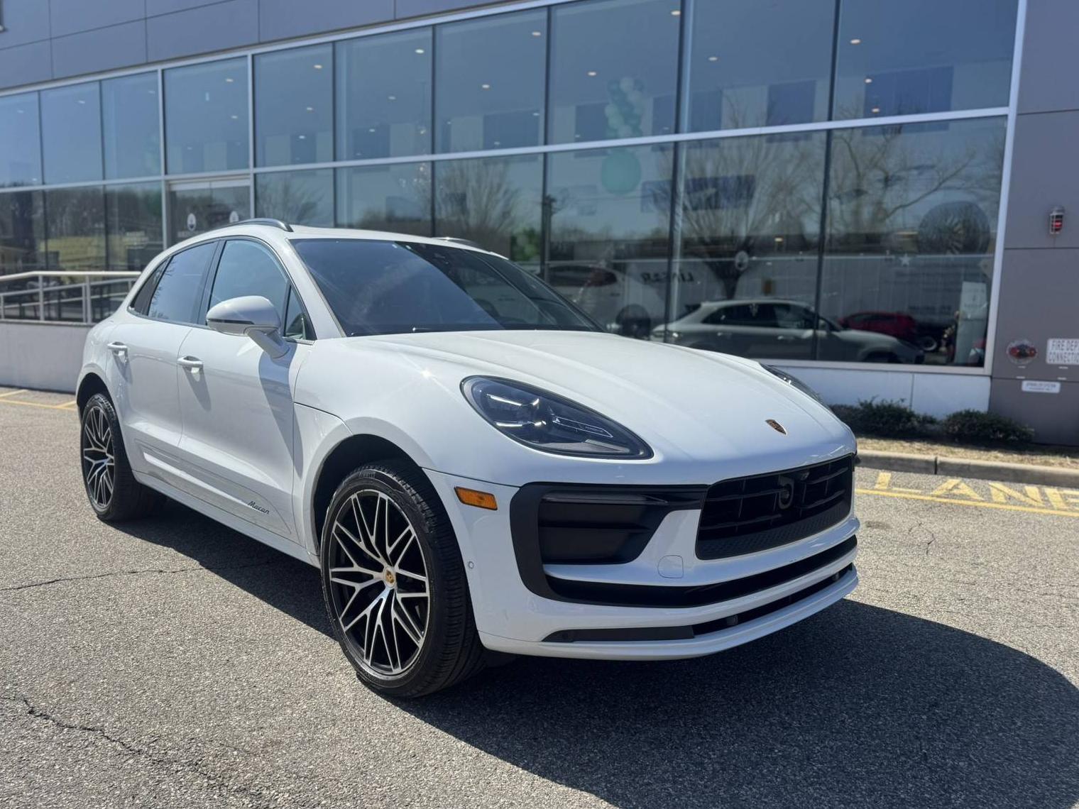 PORSCHE MACAN 2022 WP1AA2A5XNLB09786 image