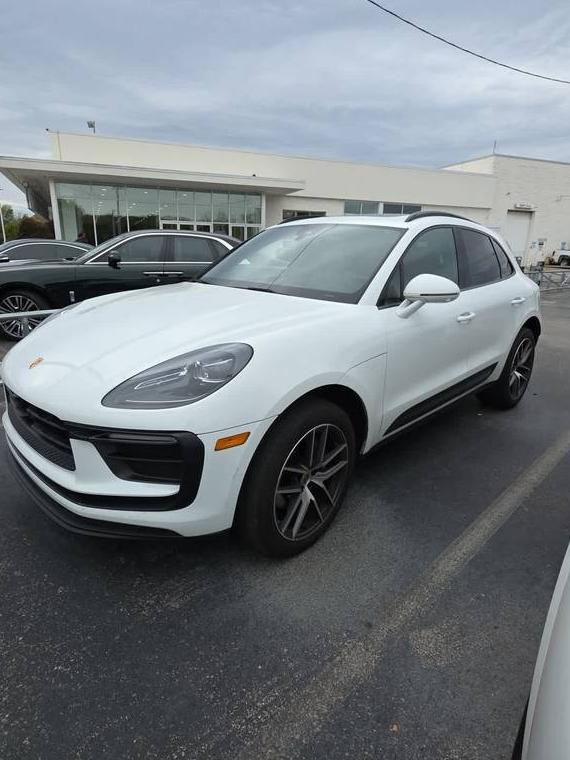 PORSCHE MACAN 2022 WP1AA2A55NLB10392 image