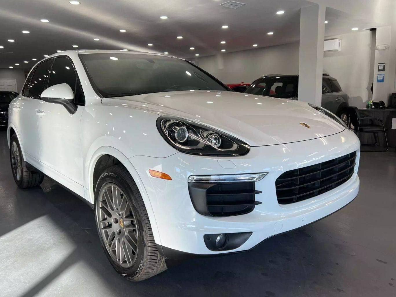 PORSCHE CAYENNE 2018 WP1AA2A27JKA01650 image