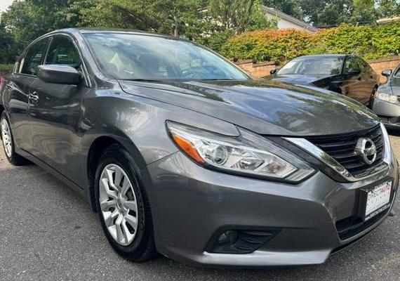 NISSAN ALTIMA 2017 1N4AL3APXHC133244 image