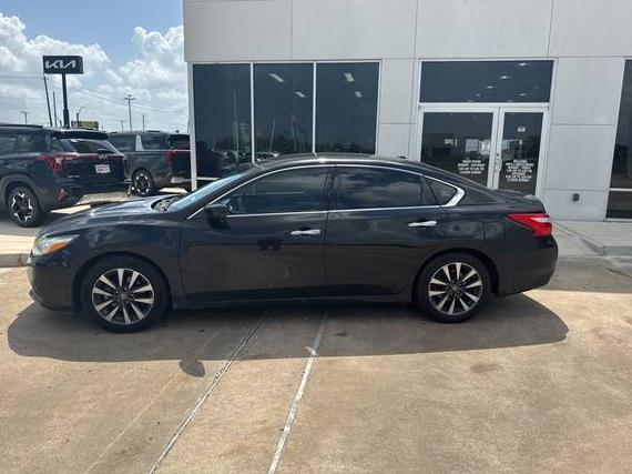 NISSAN ALTIMA 2017 1N4AL3AP7HC229865 image