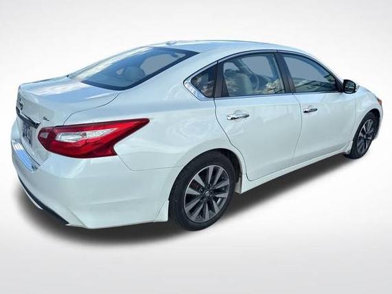 NISSAN ALTIMA 2017 1N4AL3AP9HC242911 image
