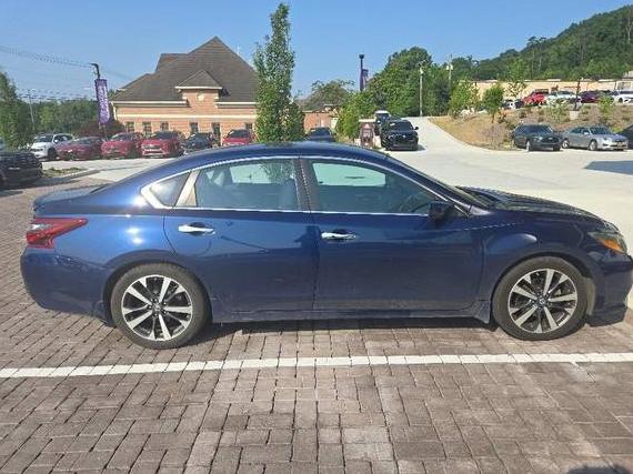 NISSAN ALTIMA 2017 1N4AL3APXHC166146 image