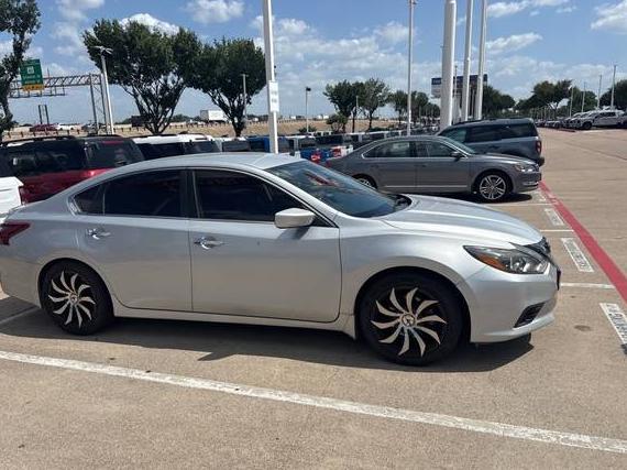 NISSAN ALTIMA 2017 1N4AL3AP4HC282510 image
