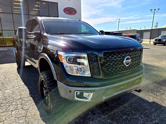NISSAN TITAN 2017 1N6BA1F44HN568060 image