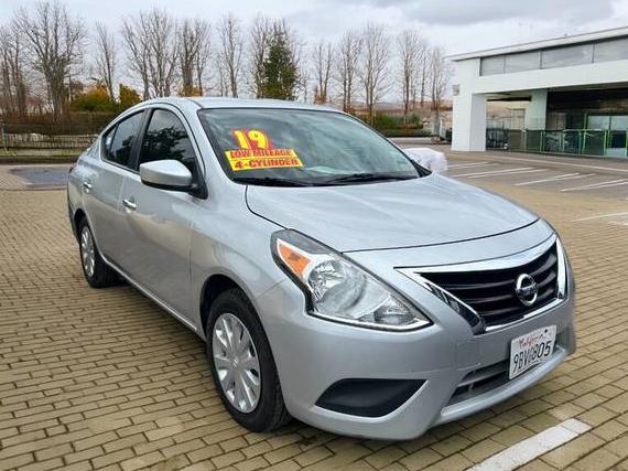 NISSAN VERSA 2019 3N1CN7AP0KL867345 image