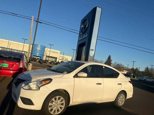 NISSAN VERSA 2019 3N1CN7AP1KL843264 image