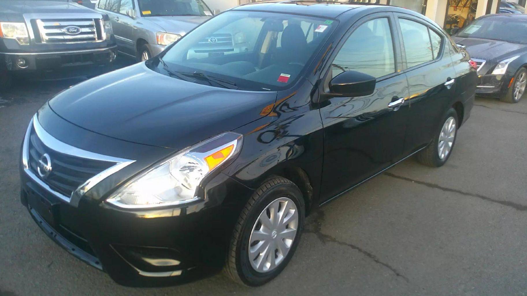 NISSAN VERSA 2019 3N1CN7AP8KL814280 image