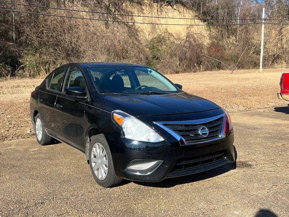 NISSAN VERSA 2018 3N1CN7AP2JL856278 image