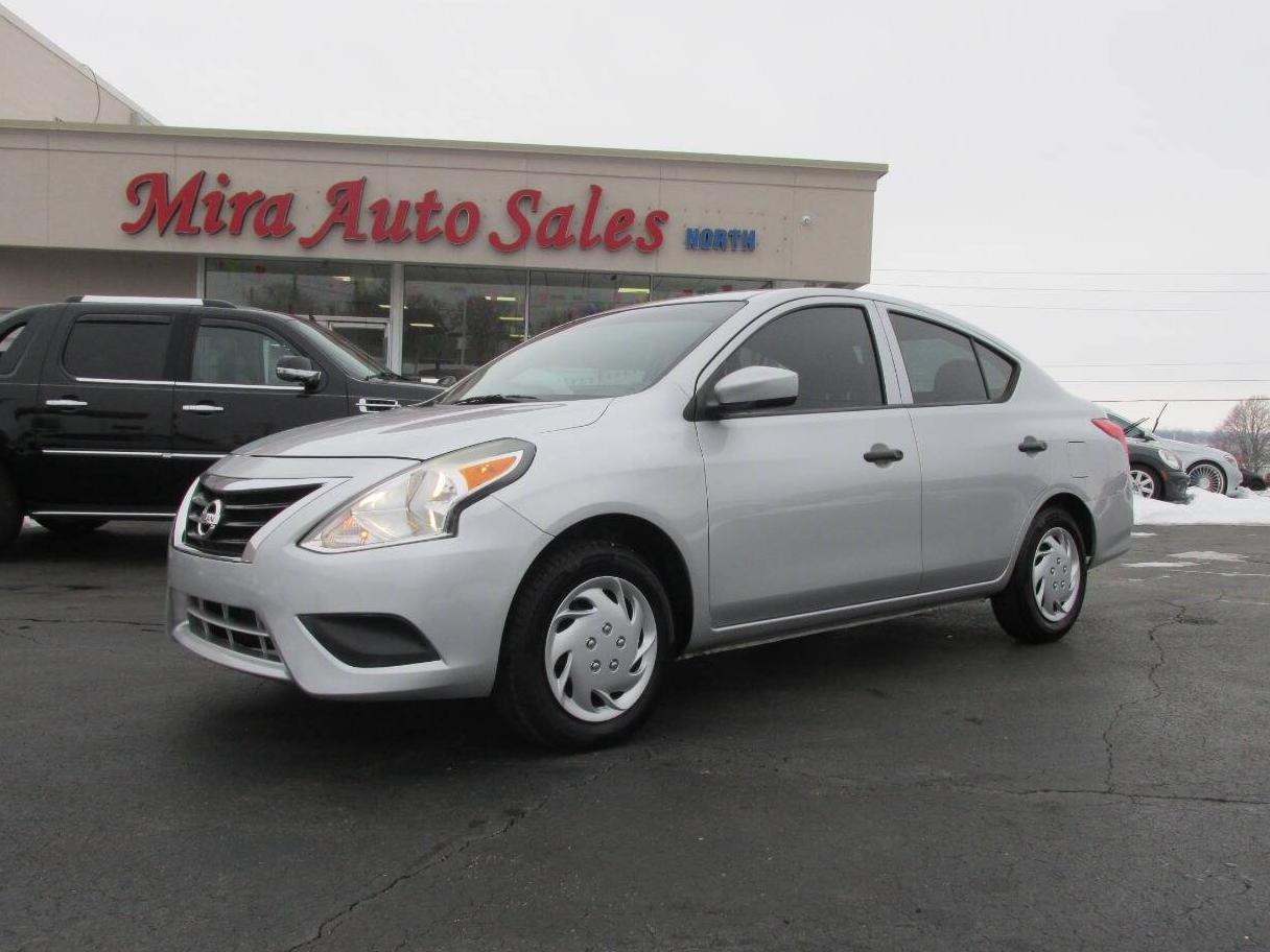 NISSAN VERSA 2018 3N1CN7AP2JL815617 image