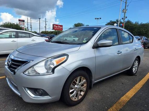 NISSAN VERSA 2018 3N1CN7AP8JL844894 image