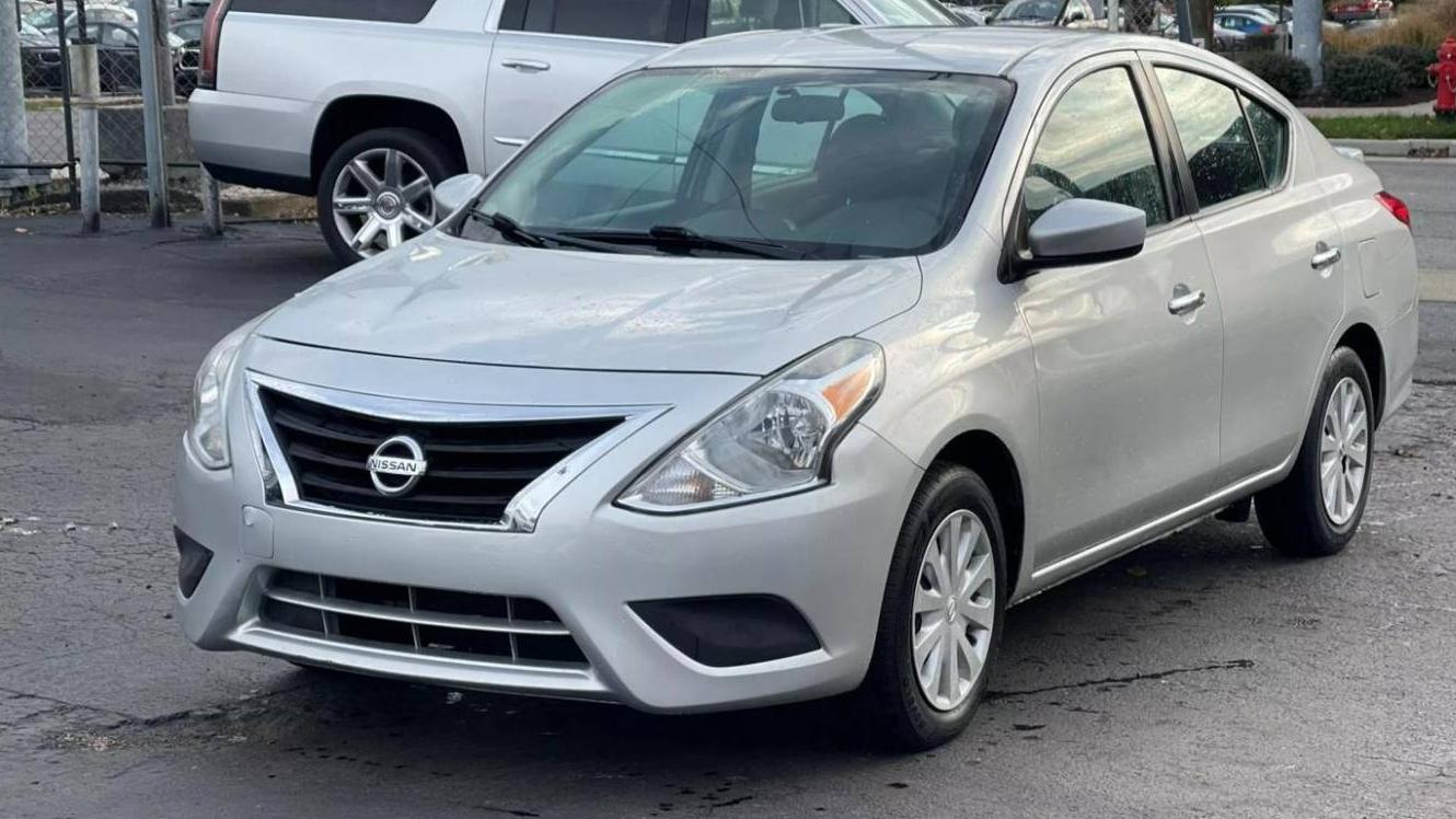 NISSAN VERSA 2018 3N1CN7AP4JK411093 image