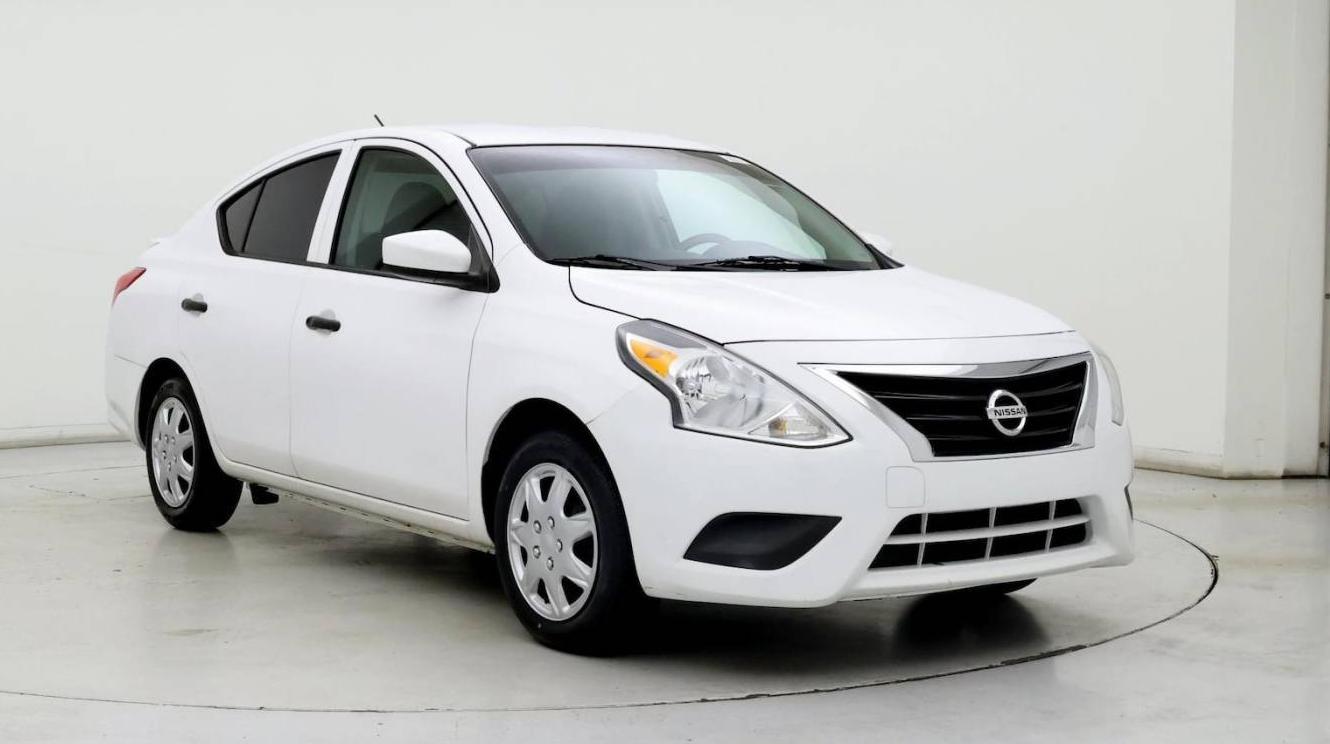 NISSAN VERSA 2018 3N1CN7APXJL829975 image