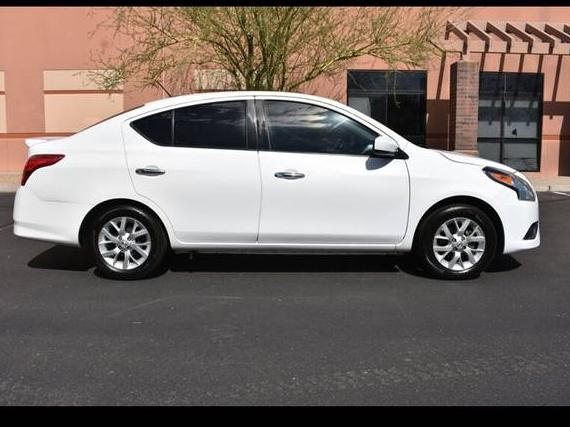 NISSAN VERSA 2018 3N1CN7AP1JL819027 image