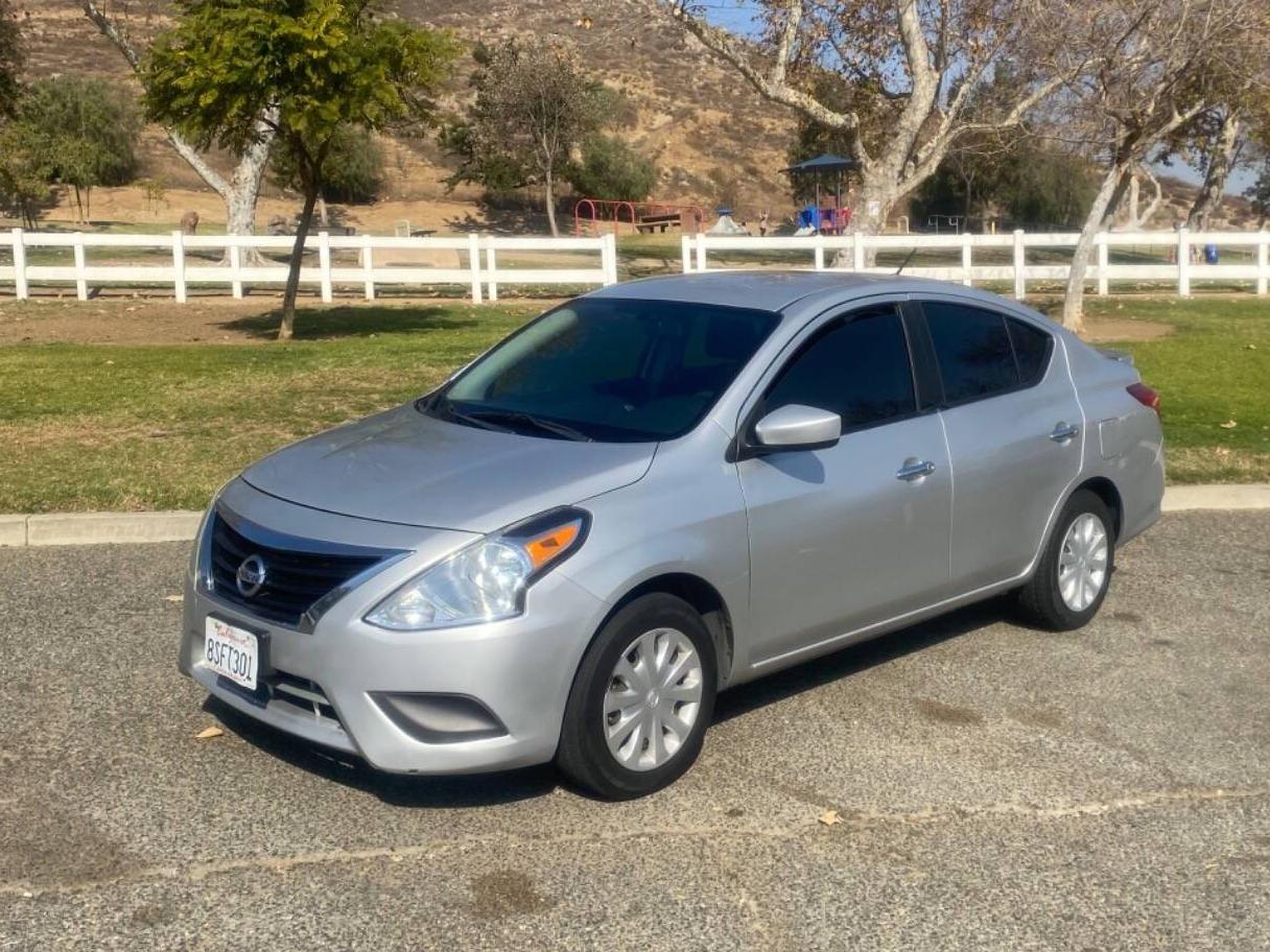 NISSAN VERSA 2018 3N1CN7AP8JL812916 image