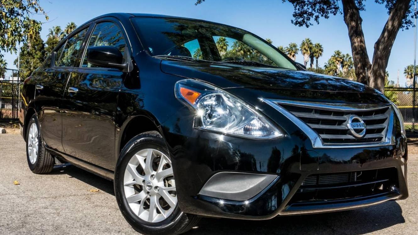 NISSAN VERSA 2018 3N1CN7AP5JL869462 image