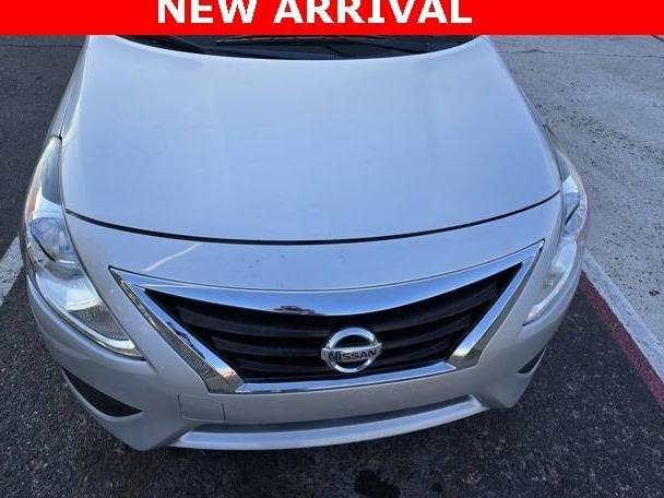 NISSAN VERSA 2018 3N1CN7AP2JL814628 image