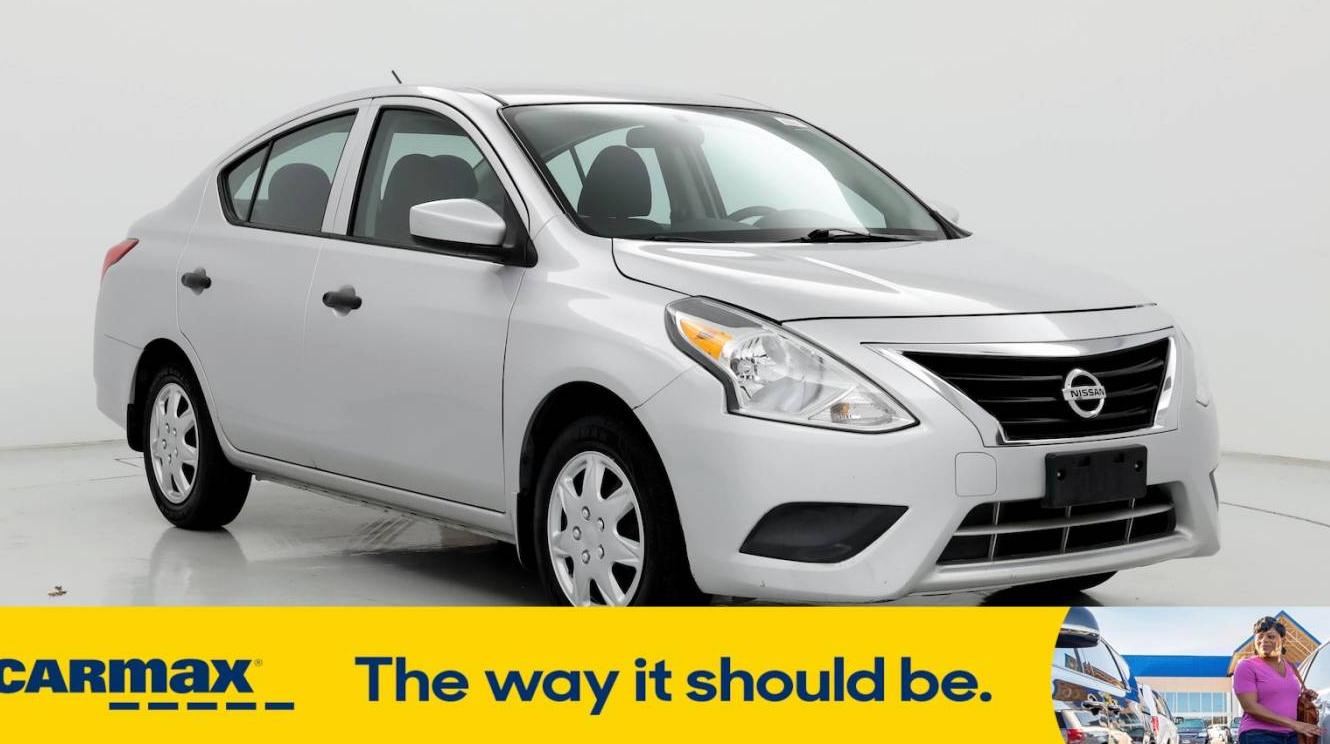 NISSAN VERSA 2018 3N1CN7APXJL811802 image