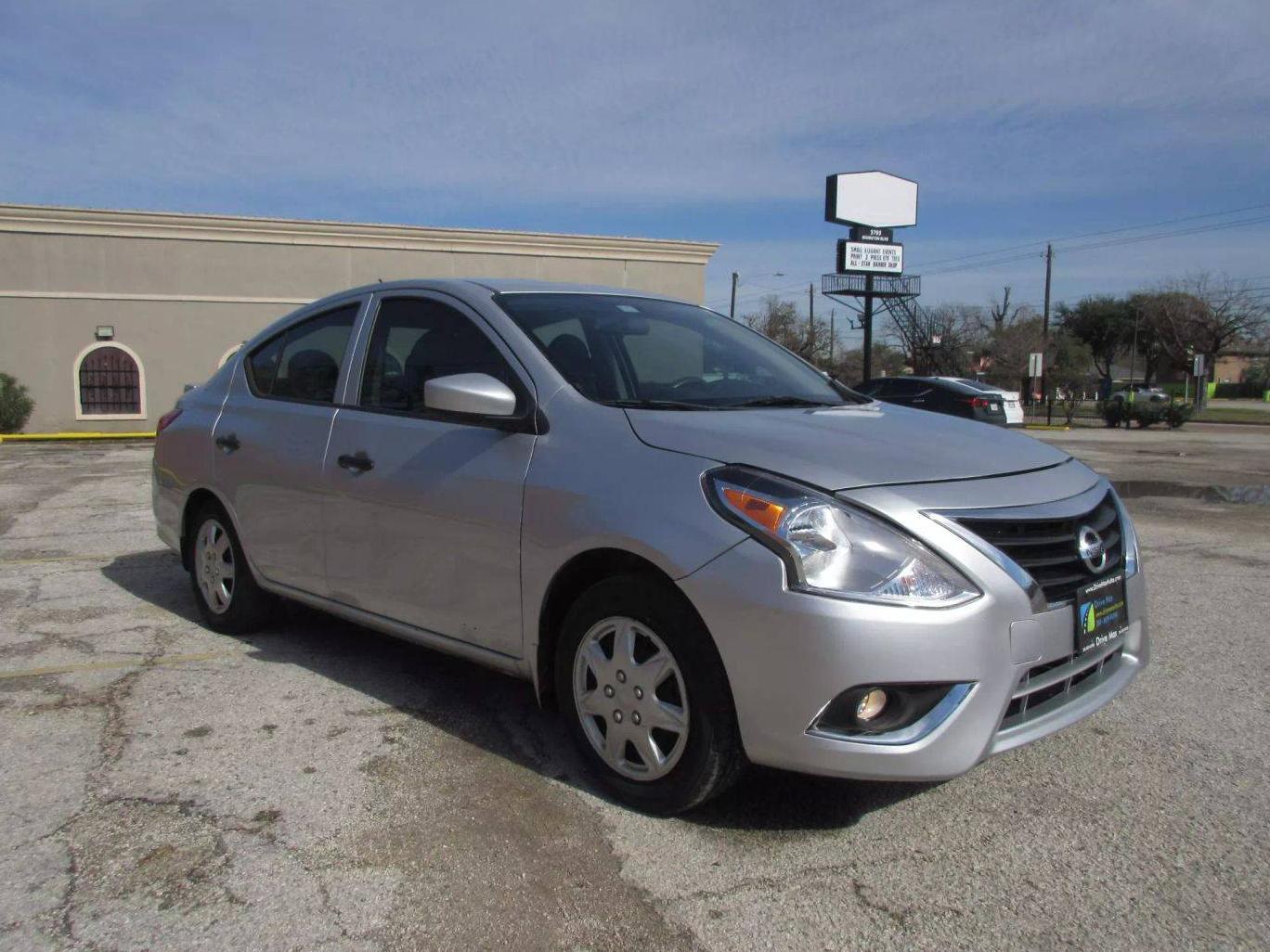 NISSAN VERSA 2017 3N1CN7AP3HL849530 image