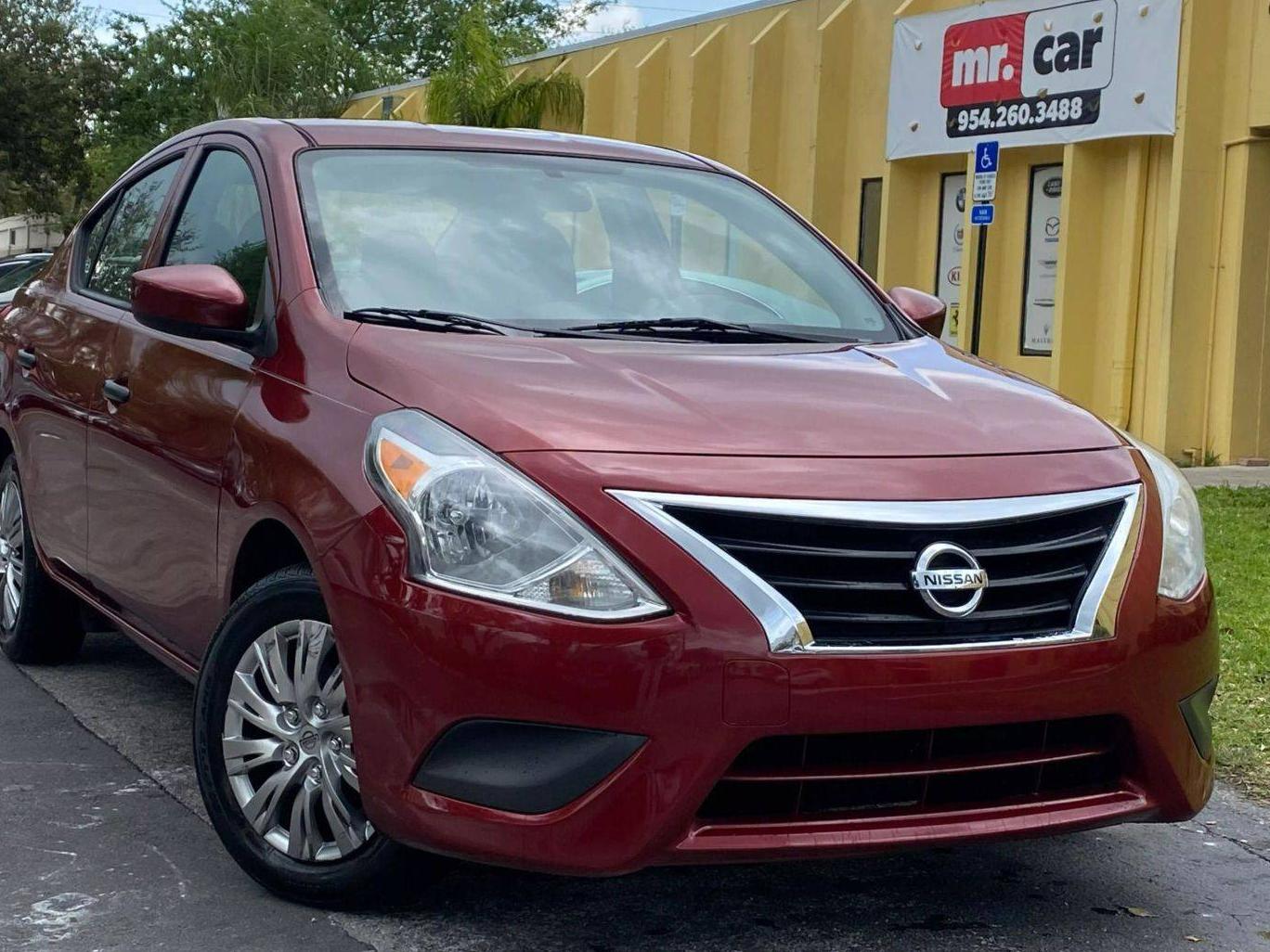 NISSAN VERSA 2017 3N1CN7AP0HL820468 image