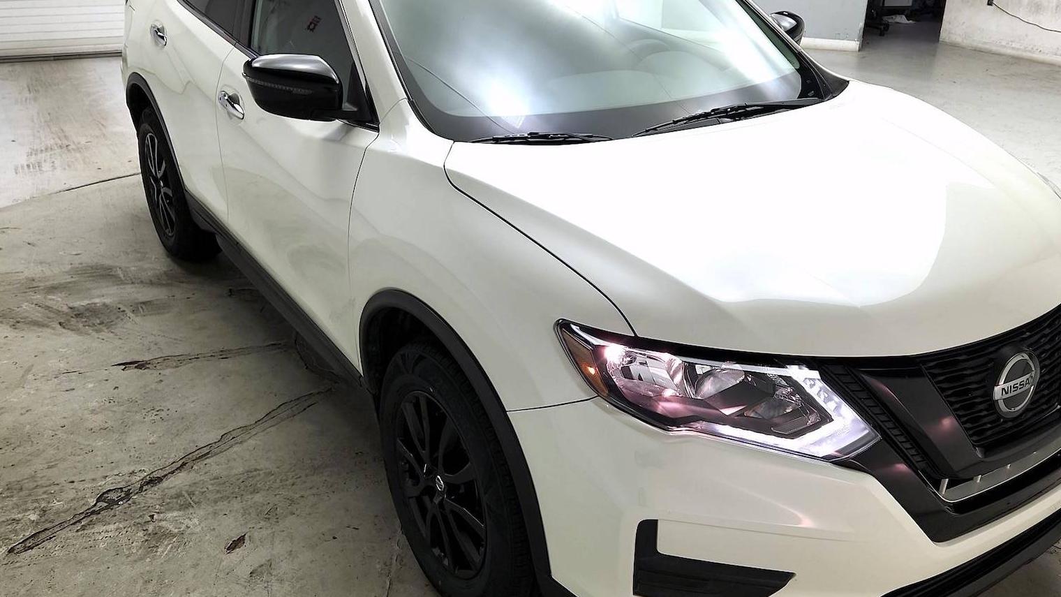 NISSAN ROGUE 2018 5N1AT2MV4JC814774 image