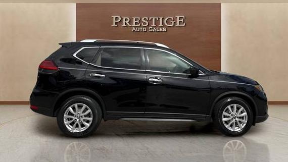 NISSAN ROGUE 2017 KNMAT2MTXHP530300 image